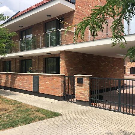 Castellum Apartmanhaz Jula Exterior foto