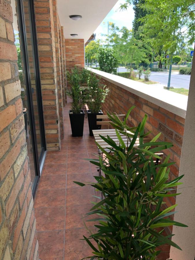 Castellum Apartmanhaz Jula Exterior foto