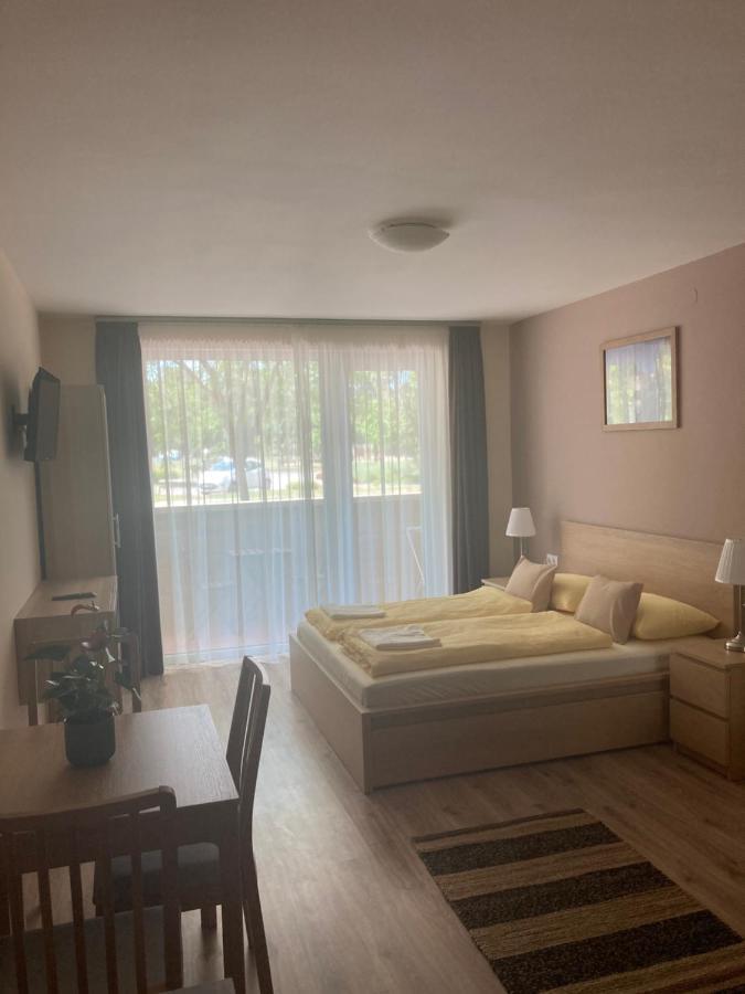 Castellum Apartmanhaz Jula Exterior foto