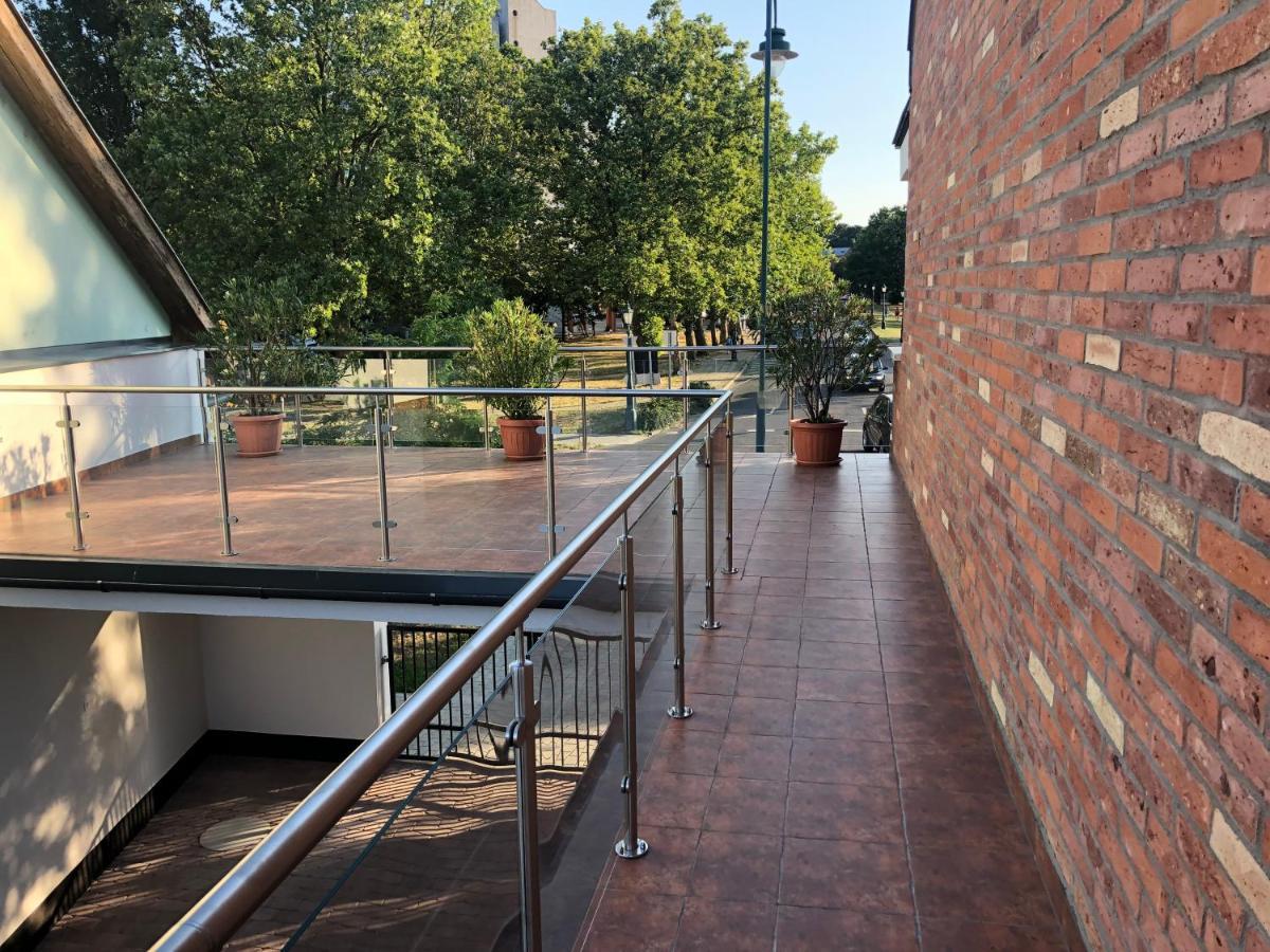 Castellum Apartmanhaz Jula Exterior foto