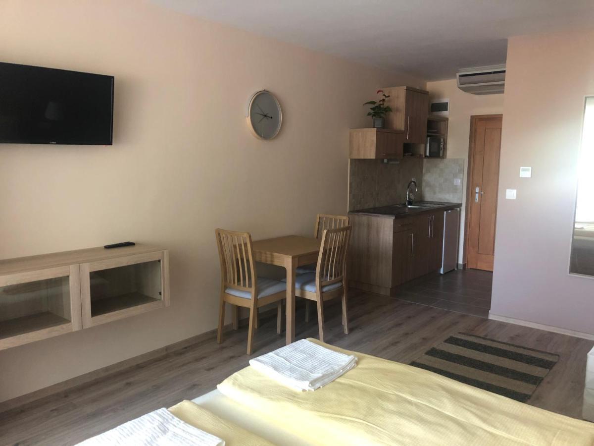 Castellum Apartmanhaz Jula Exterior foto