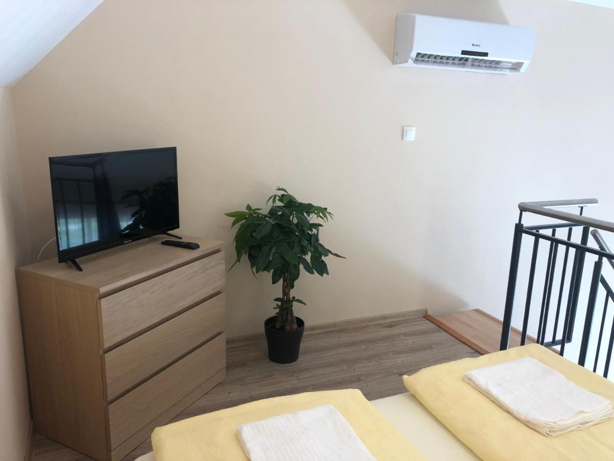 Castellum Apartmanhaz Jula Exterior foto