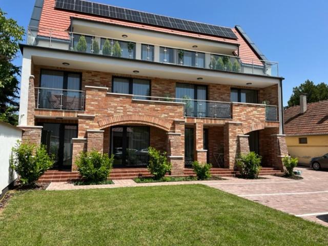 Castellum Apartmanhaz Jula Exterior foto